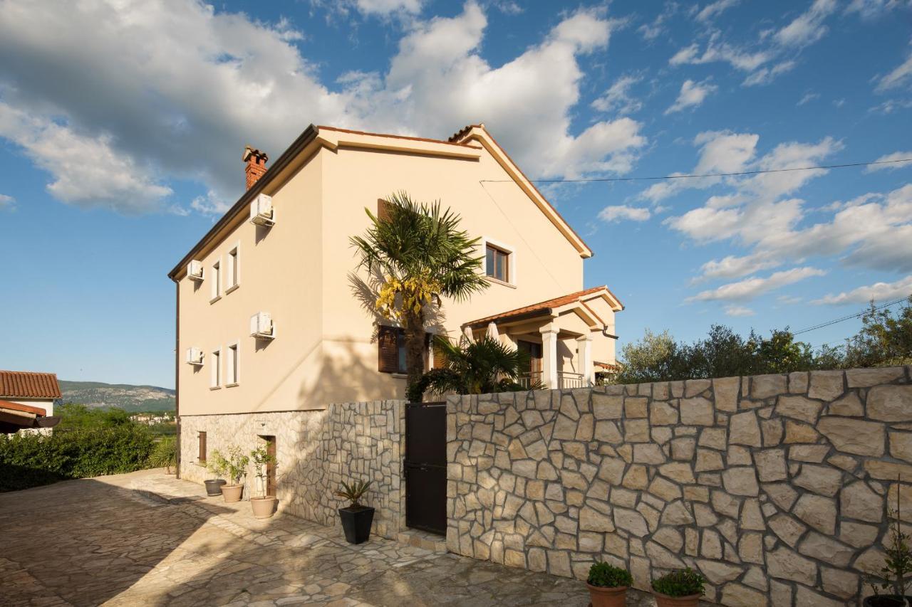Villa Vesna With Sauna, Hot Tub Potpićan Exteriör bild