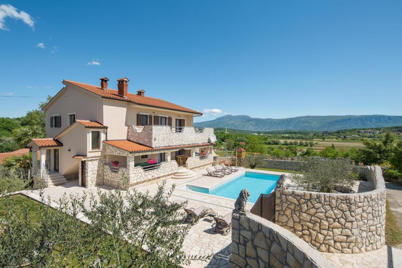 Villa Vesna With Sauna, Hot Tub Potpićan Exteriör bild
