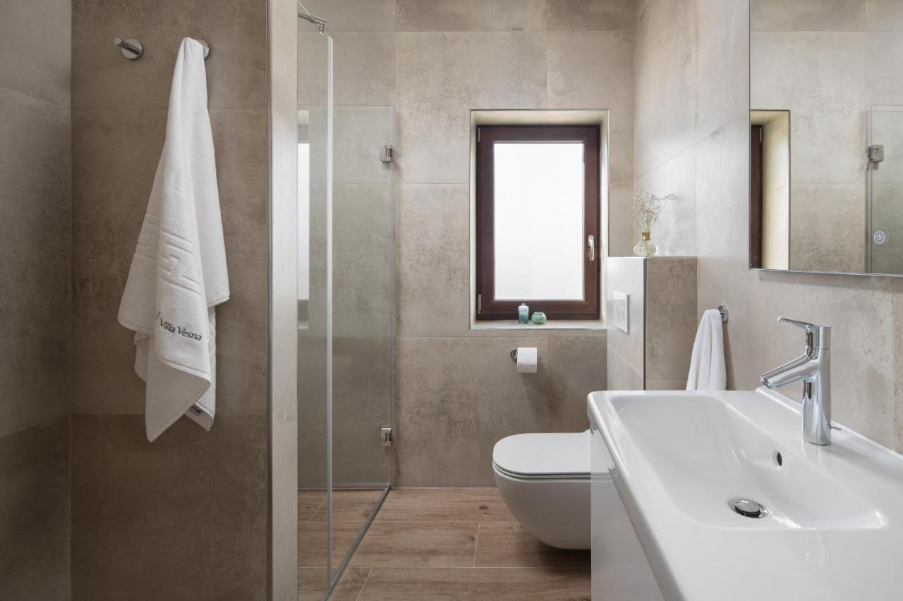 Villa Vesna With Sauna, Hot Tub Potpićan Exteriör bild
