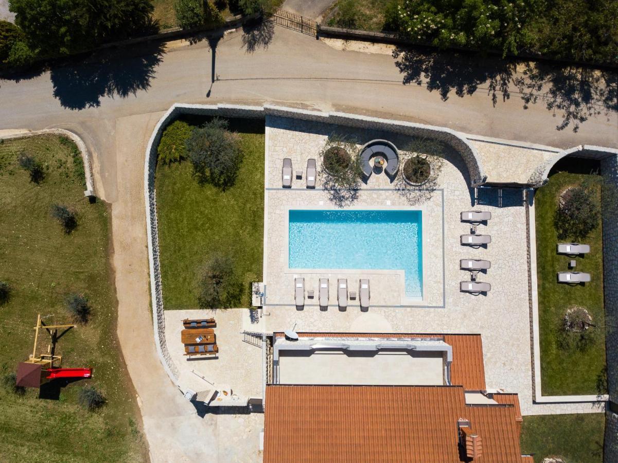 Villa Vesna With Sauna, Hot Tub Potpićan Exteriör bild
